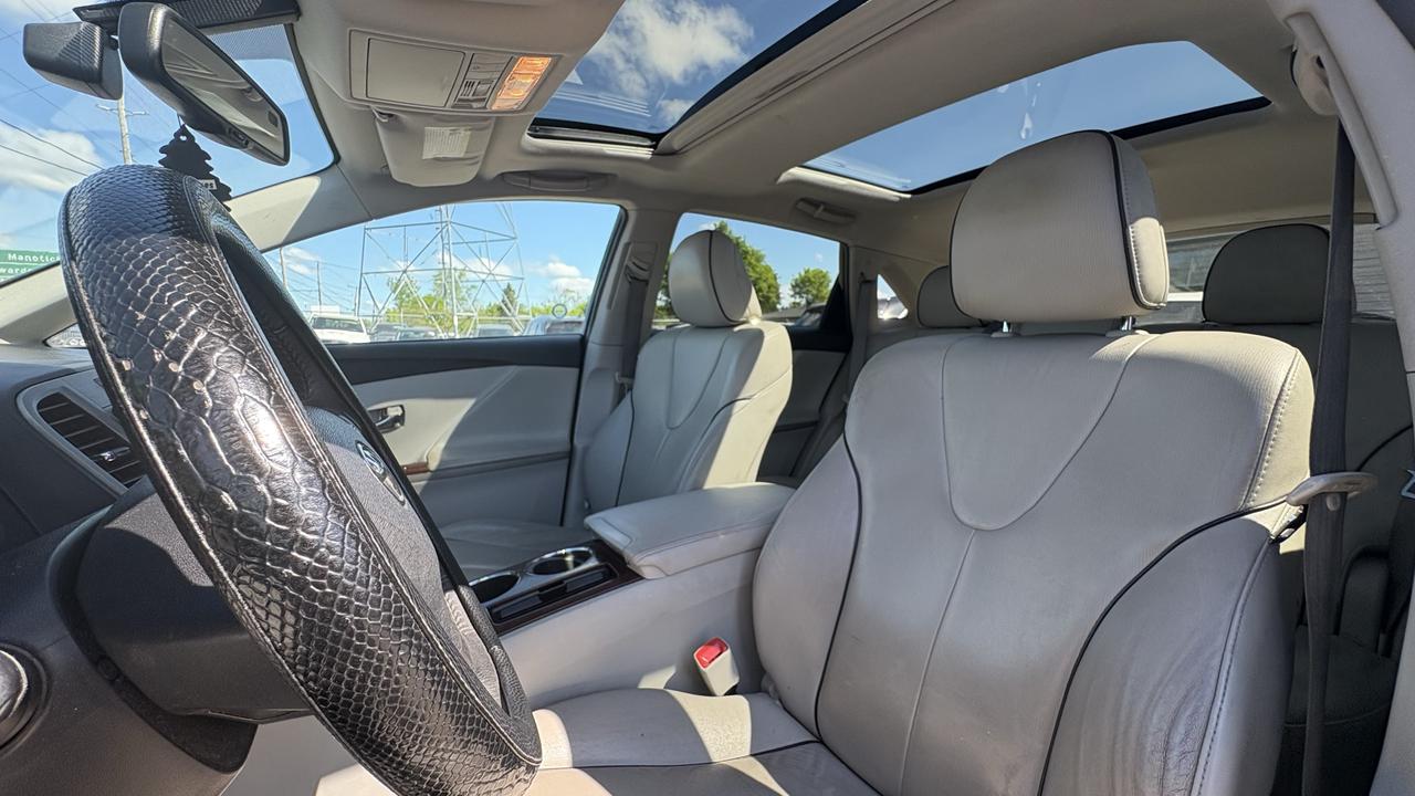 2011 Toyota Venza LE Photo