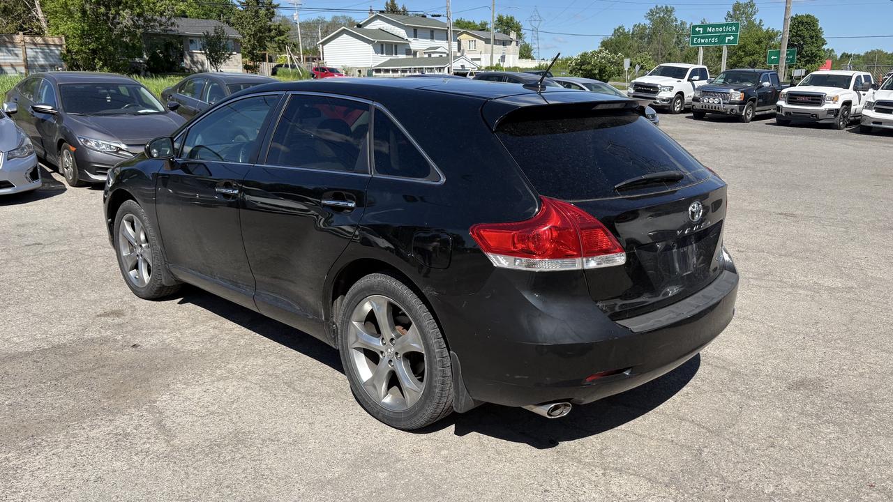 2011 Toyota Venza LE Photo2