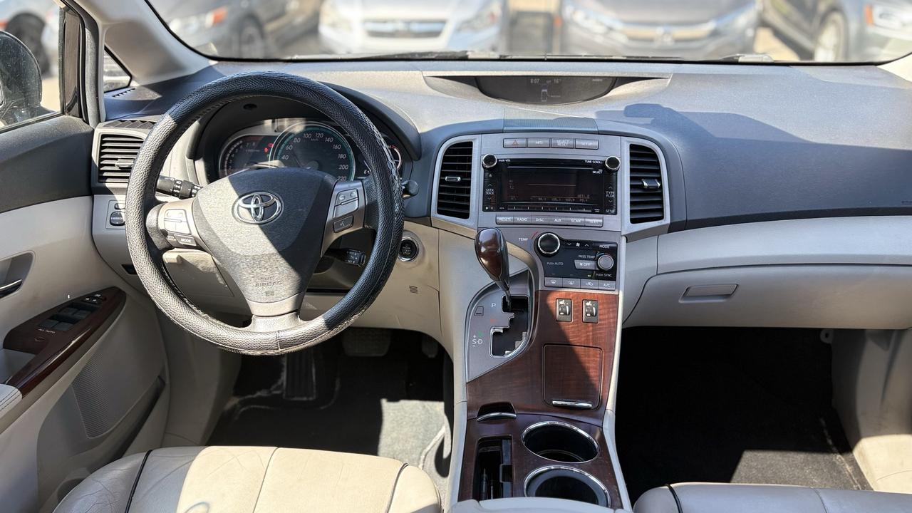 2011 Toyota Venza LE Photo
