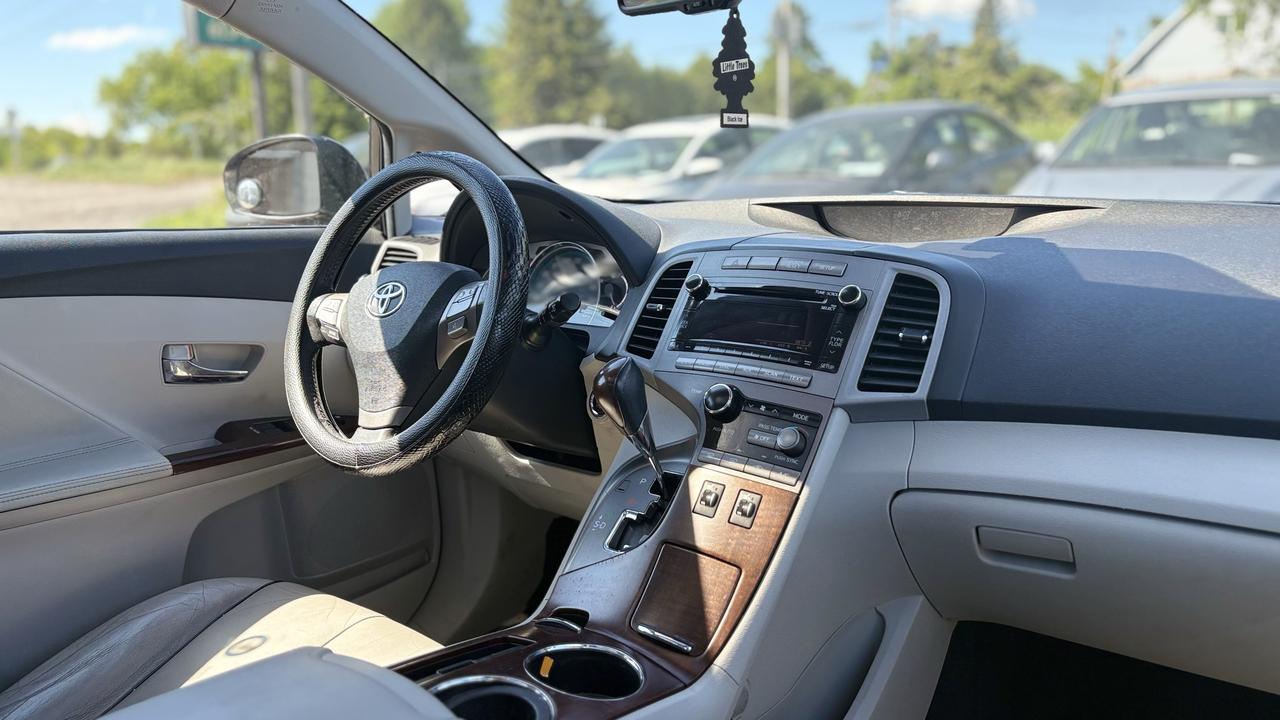 2011 Toyota Venza LE Photo