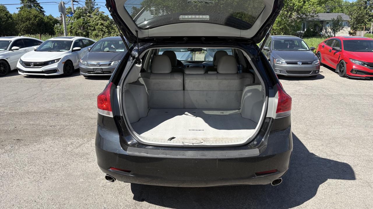 2011 Toyota Venza LE Photo