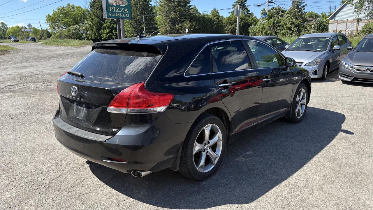 2011 Toyota Venza LE Photo