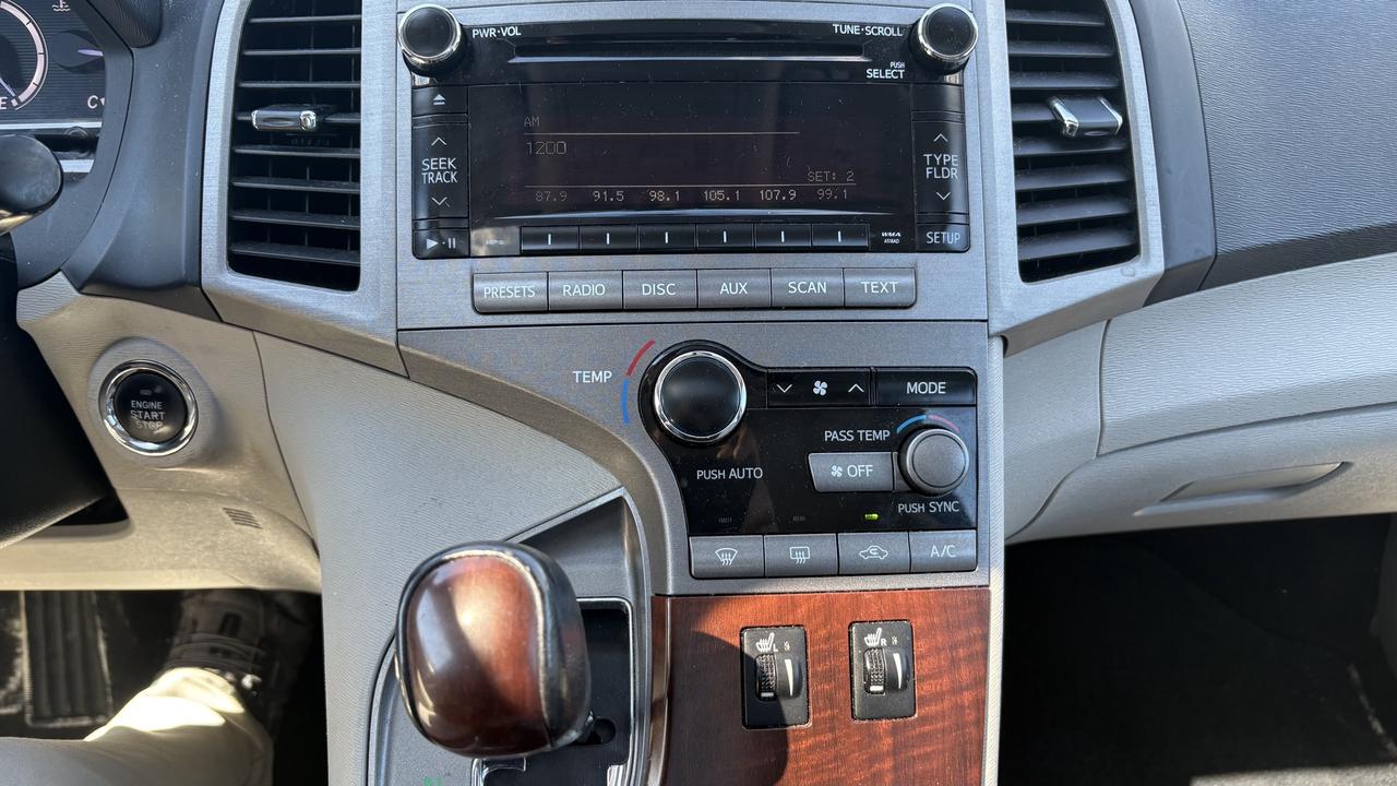 2011 Toyota Venza LE Photo
