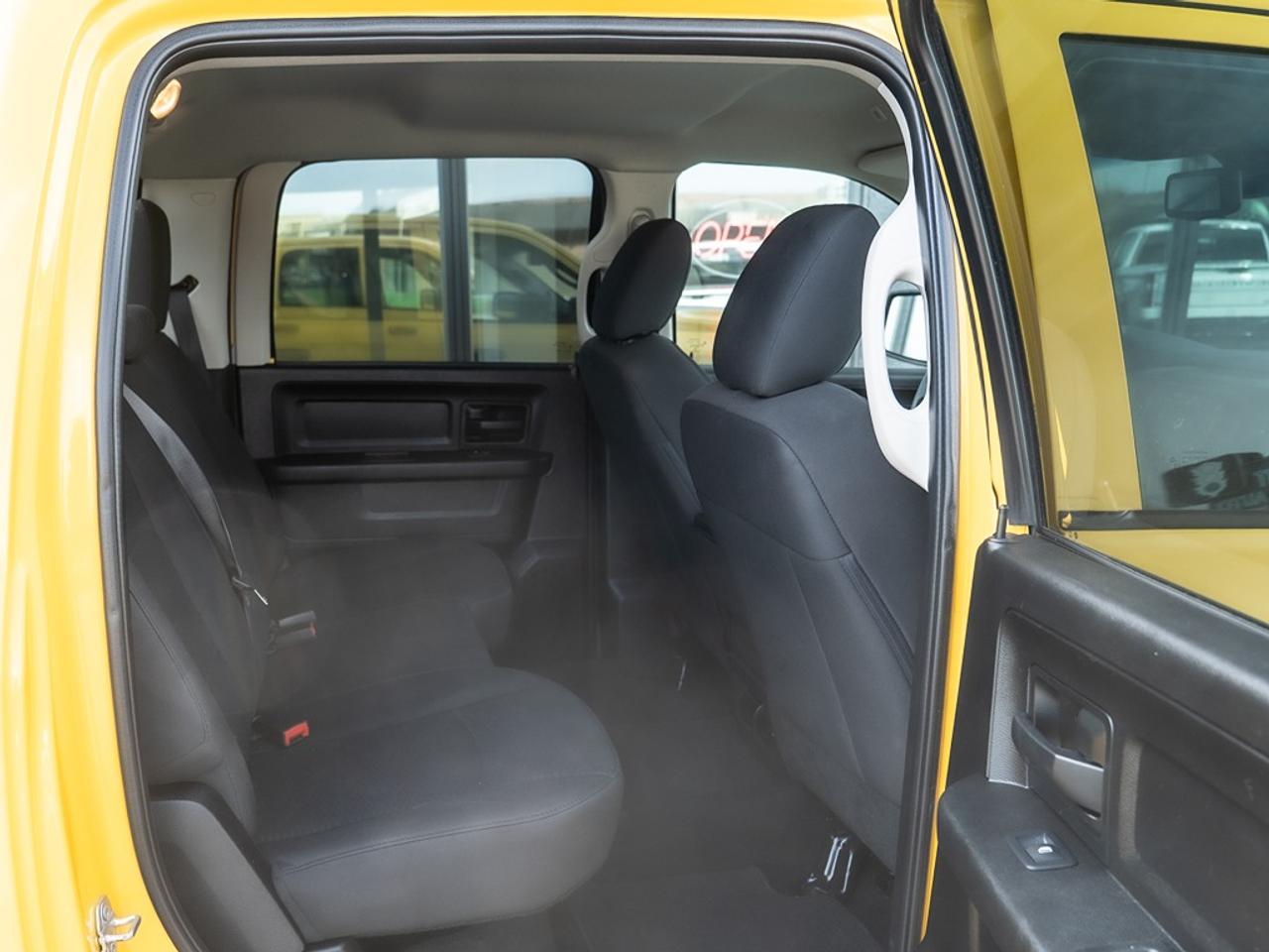 2019 RAM 1500 Classic Express 4x4 Crew Cab Photo39
