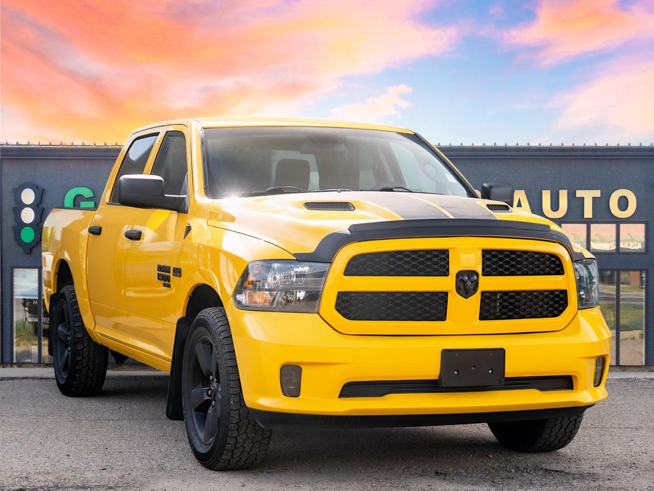 2019 RAM 1500 Classic Express 4x4 Crew Cab Photo22