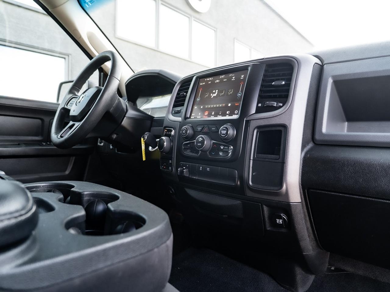 2019 RAM 1500 Classic Express 4x4 Crew Cab Photo20