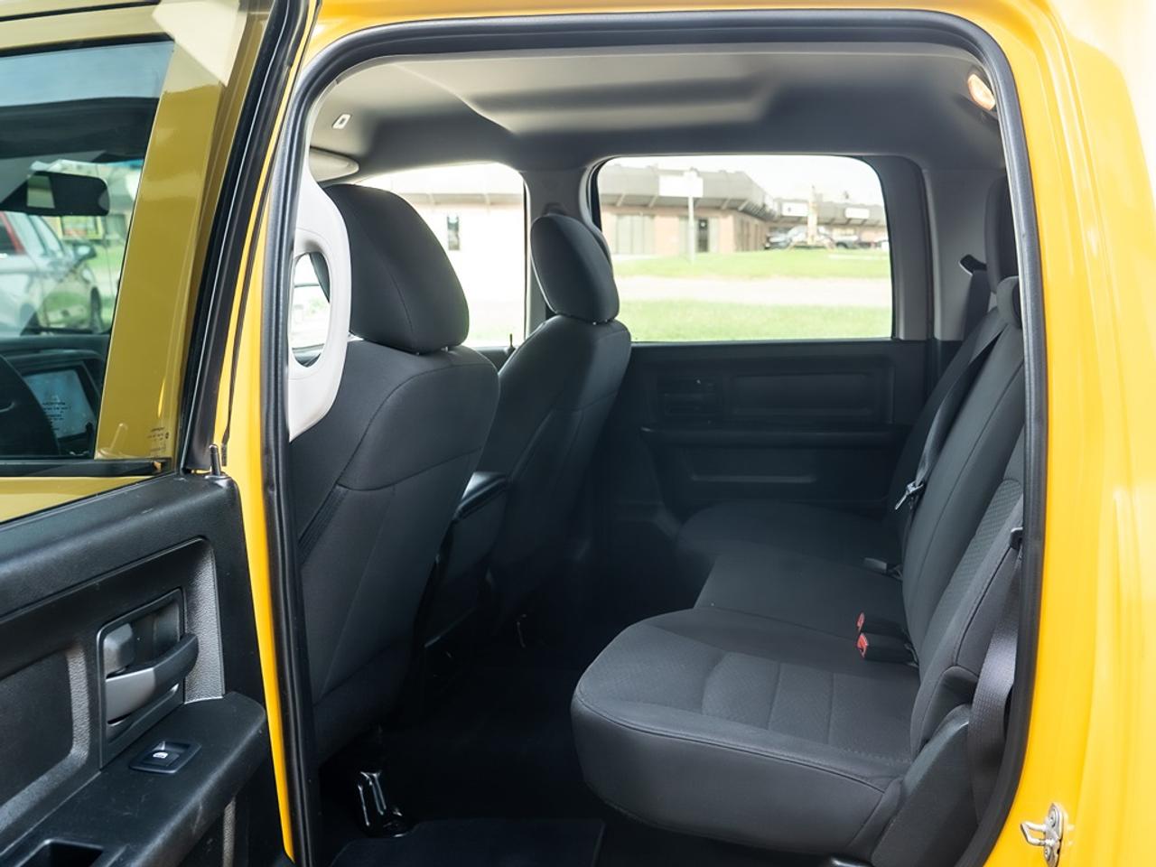 2019 RAM 1500 Classic Express 4x4 Crew Cab Photo37