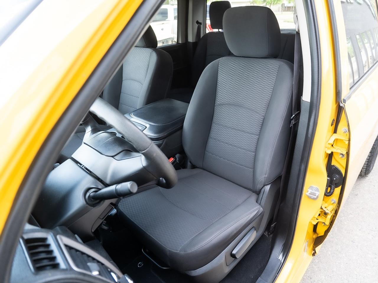 2019 RAM 1500 Classic Express 4x4 Crew Cab Photo38