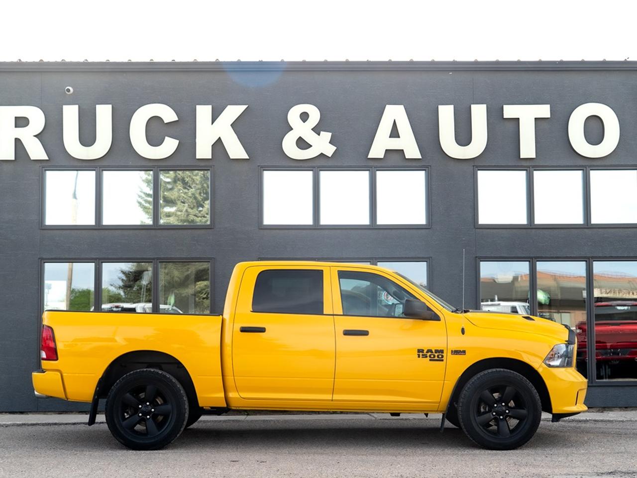 2019 RAM 1500 Classic Express 4x4 Crew Cab Photo25