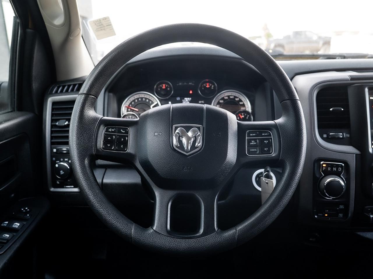 2019 RAM 1500 Classic Express 4x4 Crew Cab Summer Special ! Photo31