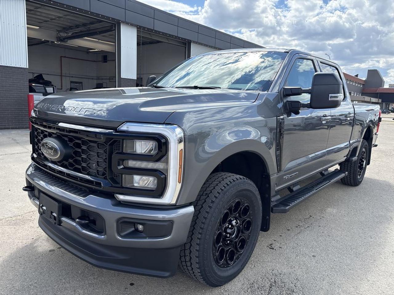 2026 Ford F-350 Super Duty SRW XLT 6.8' Box 613A Photo1