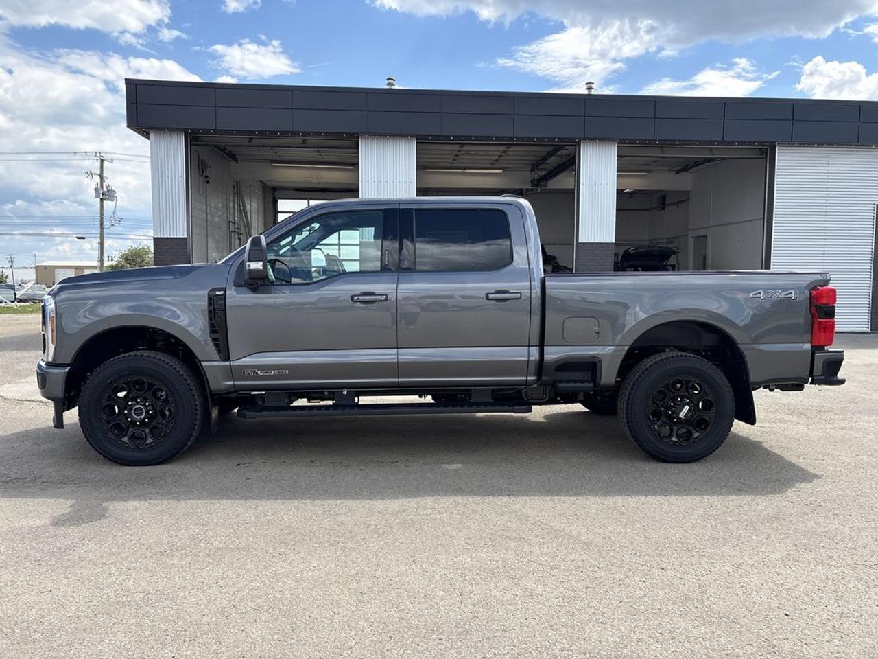 2026 Ford F-350 Super Duty SRW XLT 6.8' Box 613A Photo3