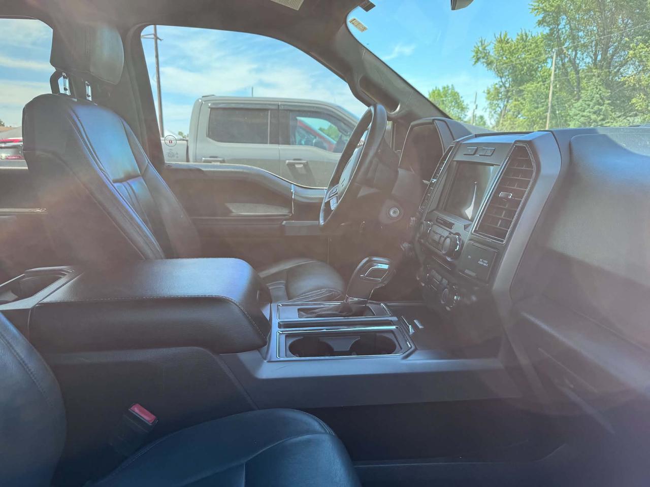 2018 Ford F-150 XLT Photo2