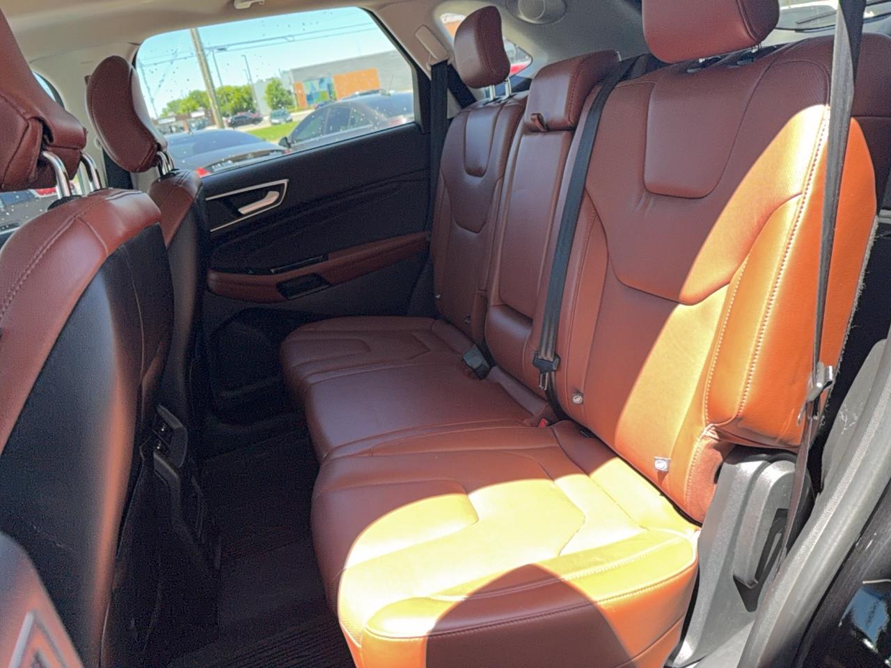 2017 Ford Edge Titanium Photo4