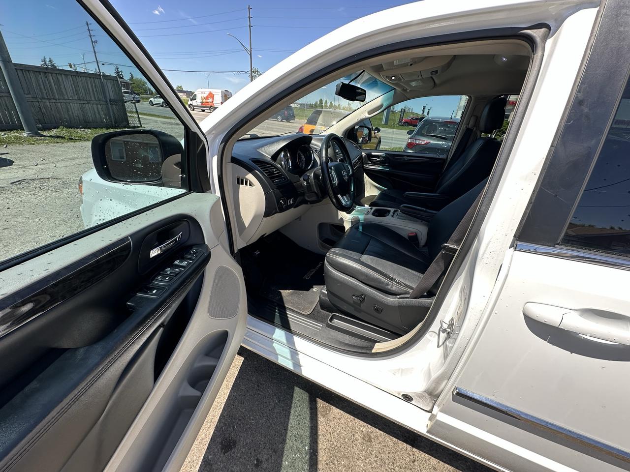 2016 Dodge Grand Caravan Crew Plus, LOADED, WELL MAINTAINED, CERTIFIED Photo