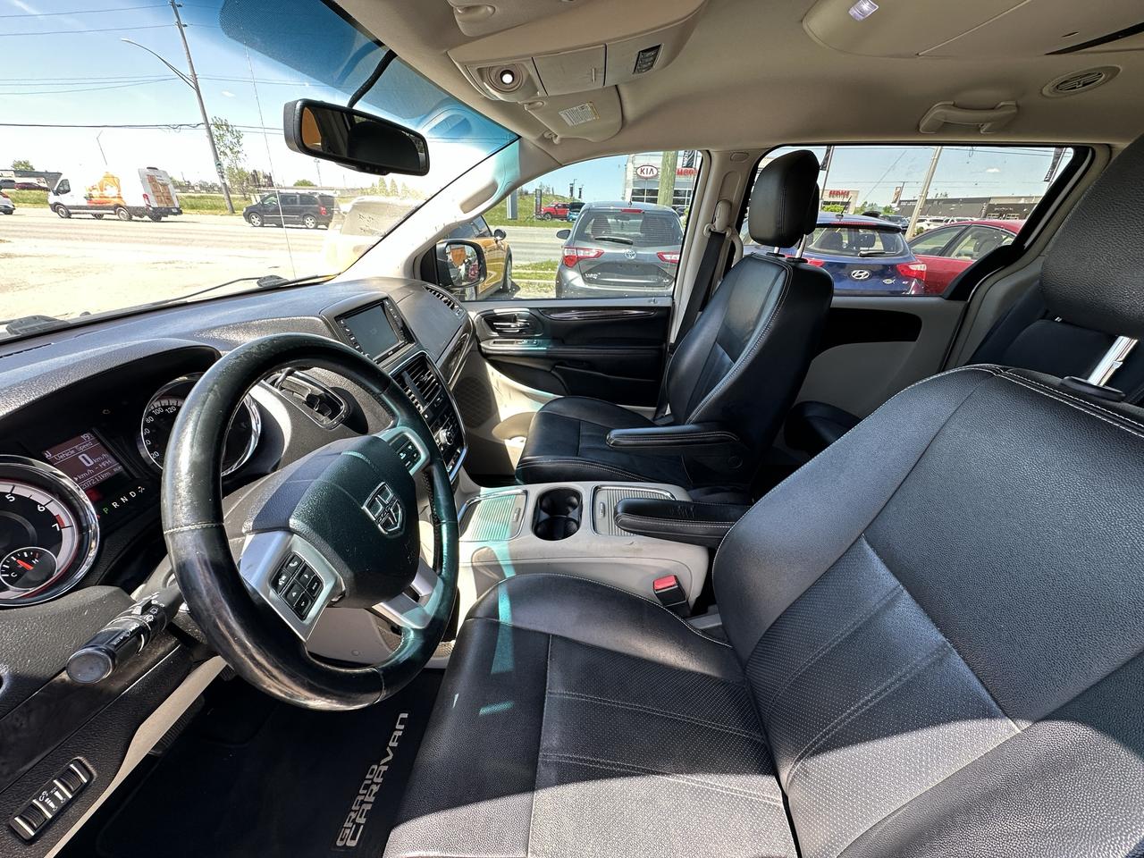 2016 Dodge Grand Caravan Crew Plus, LOADED, WELL MAINTAINED, CERTIFIED Photo