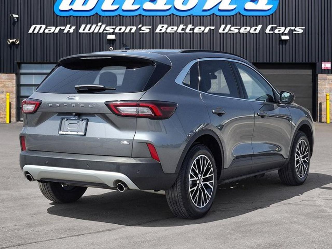 2025 Ford Escape PHEV | Heated Seats + Steering | Adaptive Cruise | Remote Start | Lane Keep | and More ! Photo
