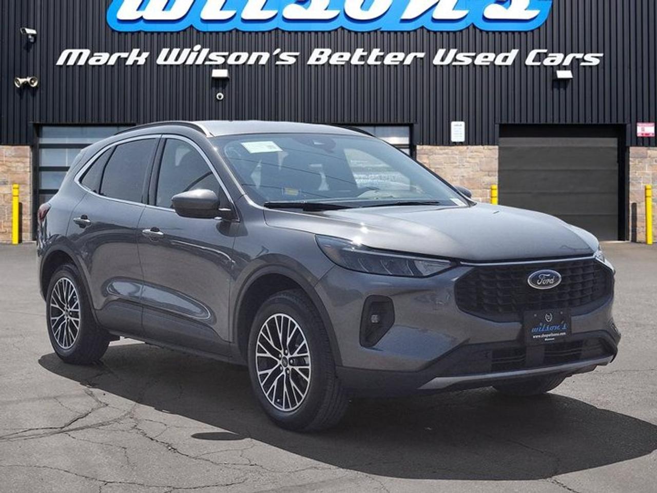 2025 Ford Escape PHEV | Heated Seats + Steering | Adaptive Cruise | Remote Start | Lane Keep | and More ! Photo