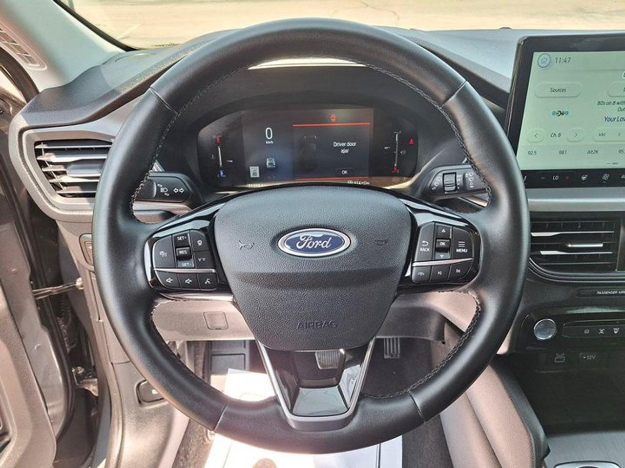 2025 Ford Escape PHEV | Heated Seats + Steering | Adaptive Cruise | Remote Start | Lane Keep | and More ! Photo
