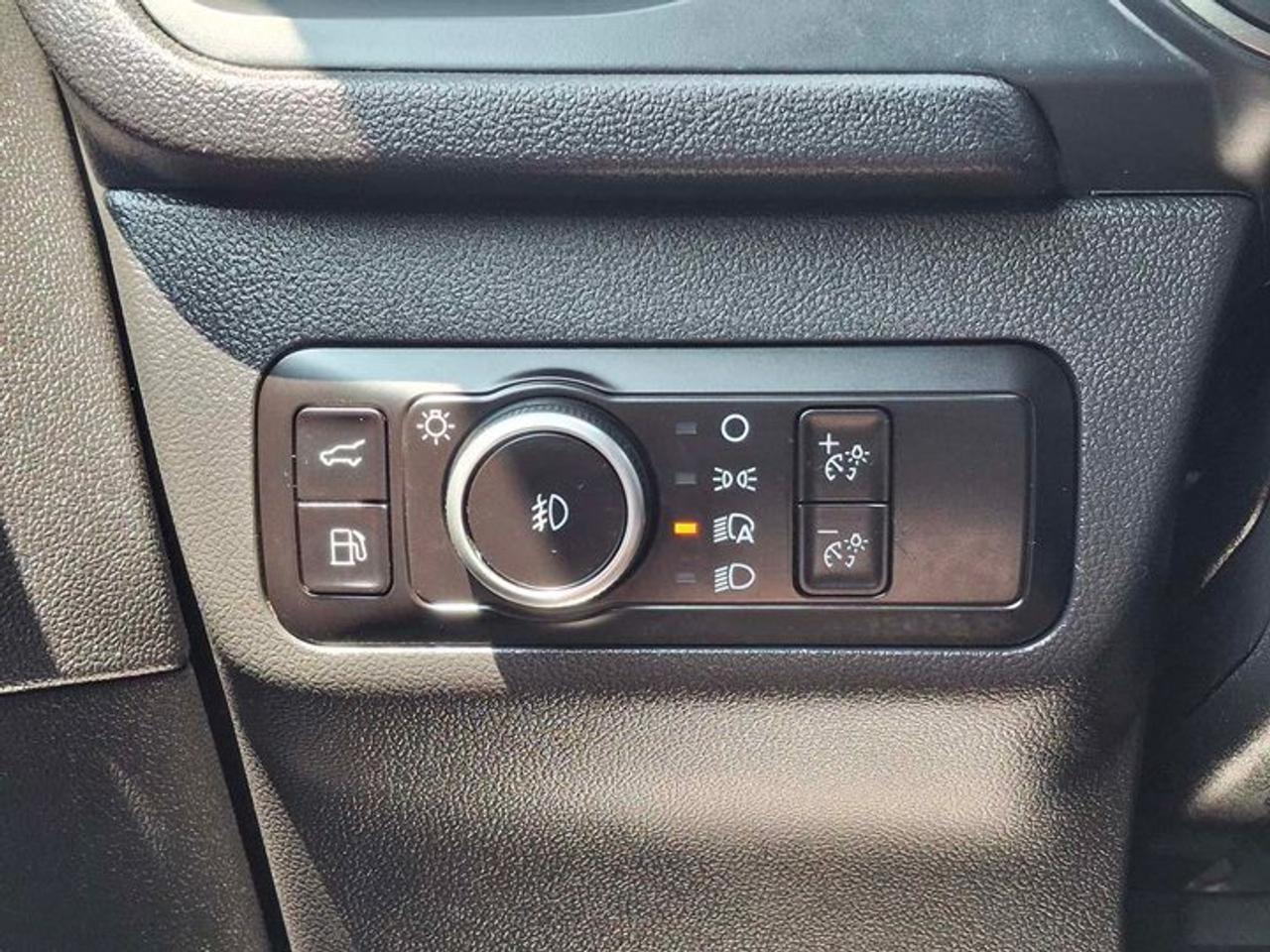 2025 Ford Escape PHEV | Heated Seats + Steering | Adaptive Cruise | Remote Start | Lane Keep | and More ! Photo