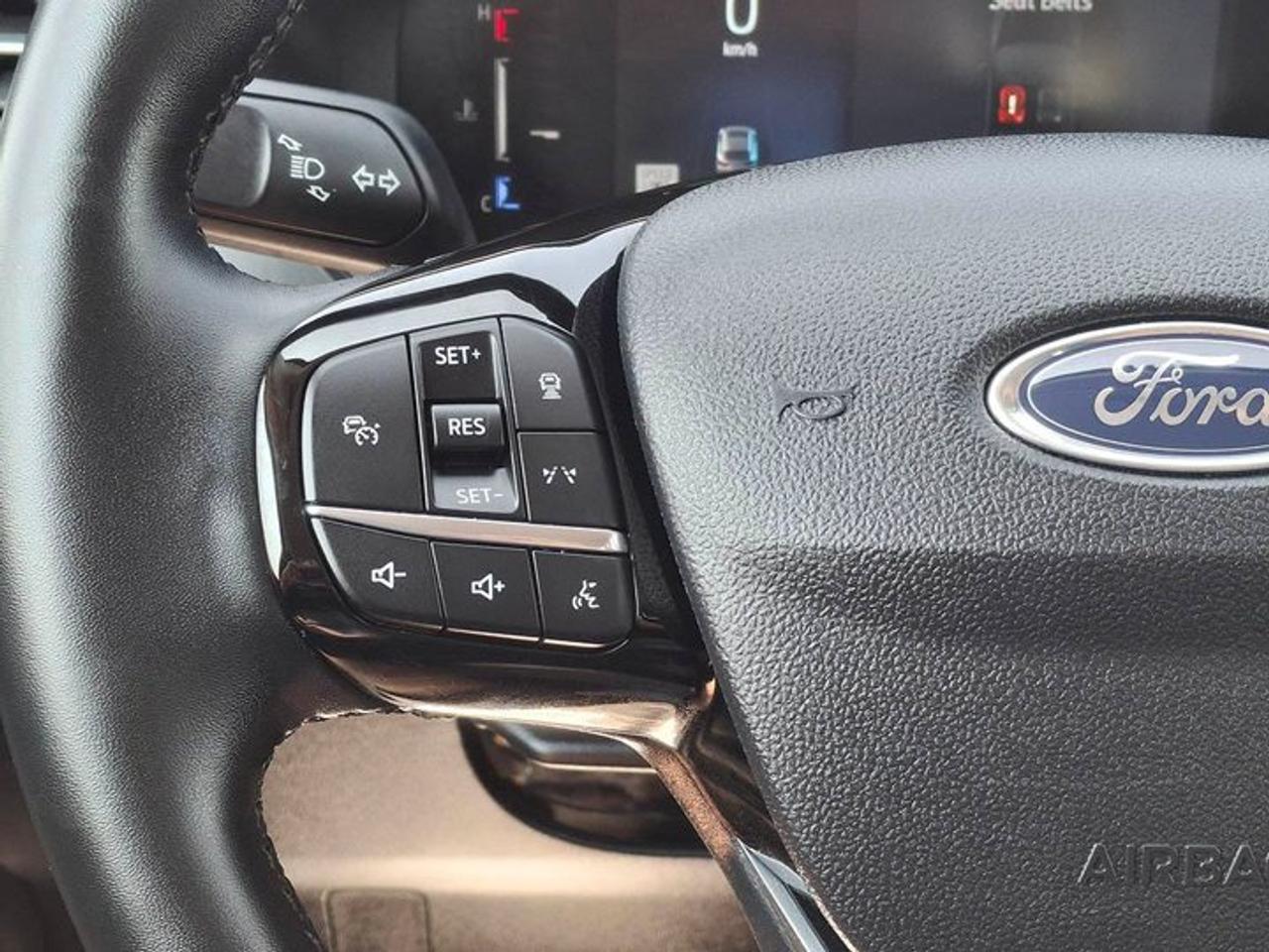 2025 Ford Escape PHEV | Heated Seats + Steering | Adaptive Cruise | Remote Start | Lane Keep | and More ! Photo