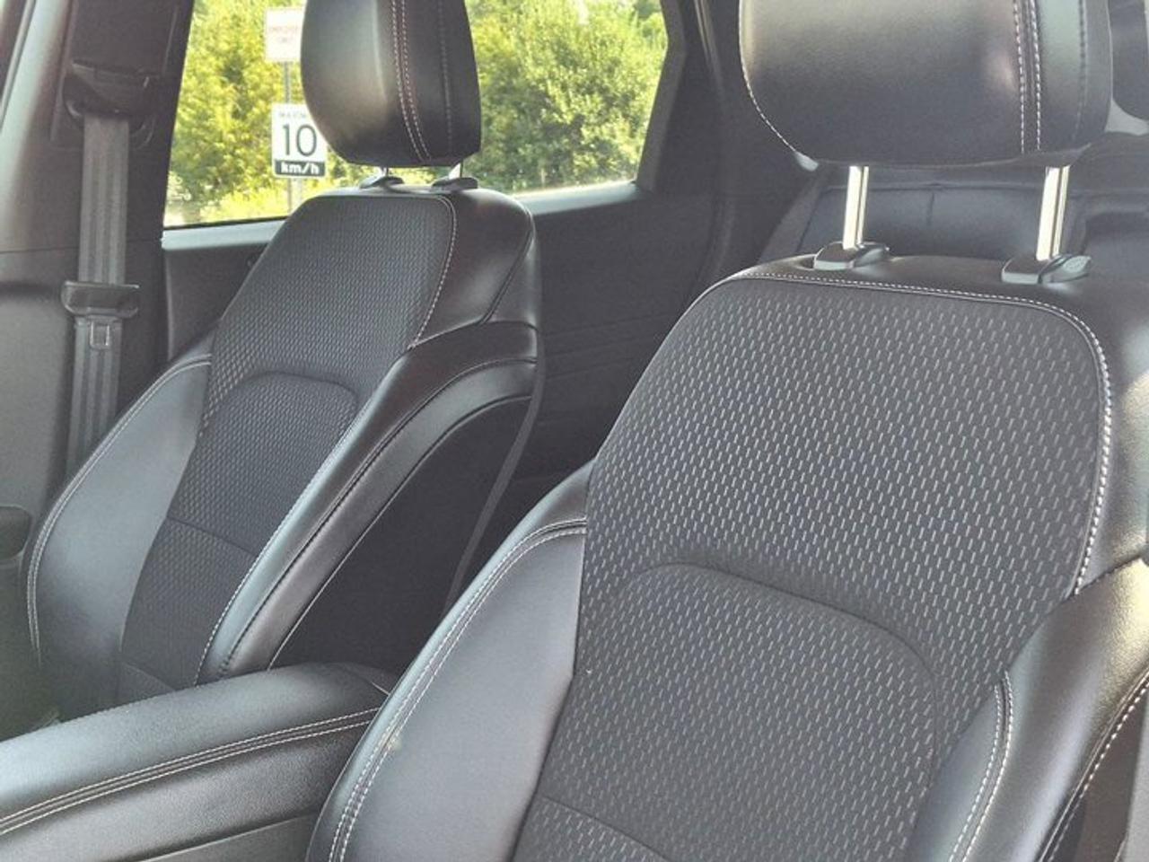 2025 Ford Escape PHEV | Heated Seats + Steering | Adaptive Cruise | Remote Start | Lane Keep | and More ! Photo