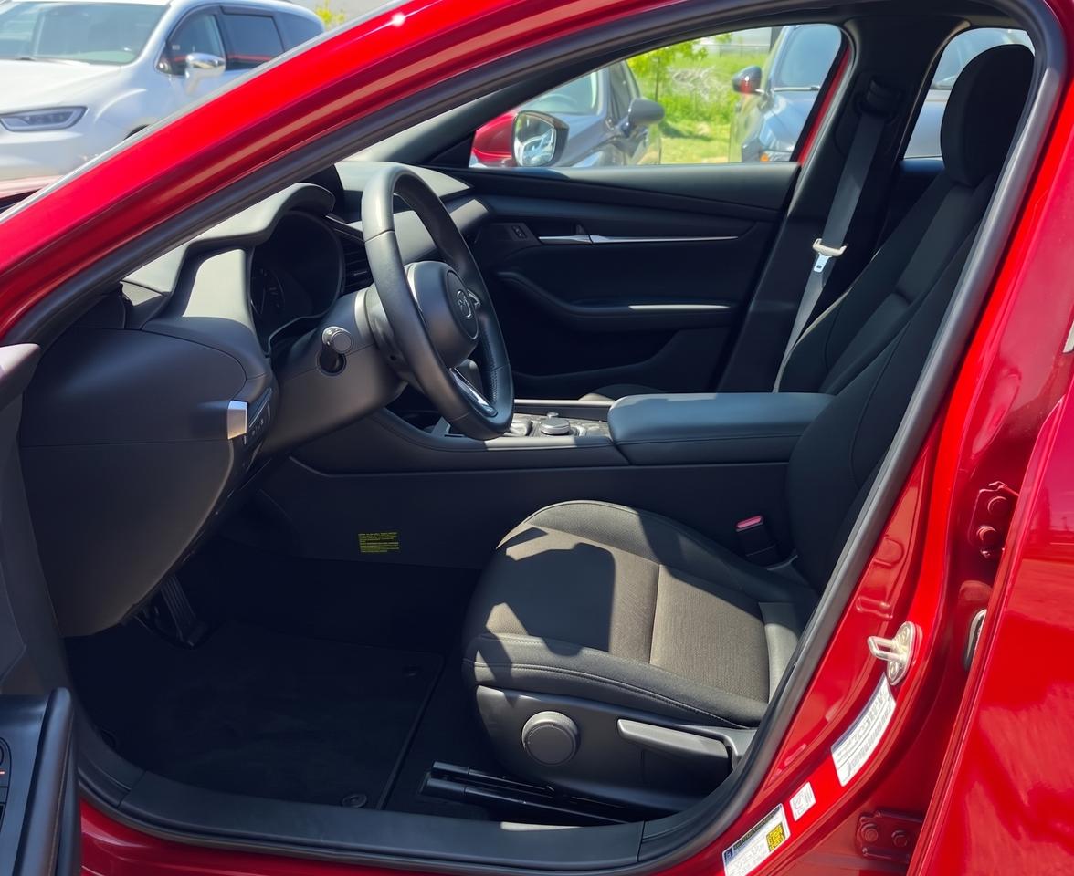 2020 Mazda MAZDA3 GX / HTD SEATS / CRUISE / BLINDSPOT / LOW KMS Photo3