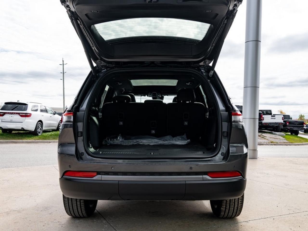 2026 Jeep Grand Cherokee Altitude Photo
