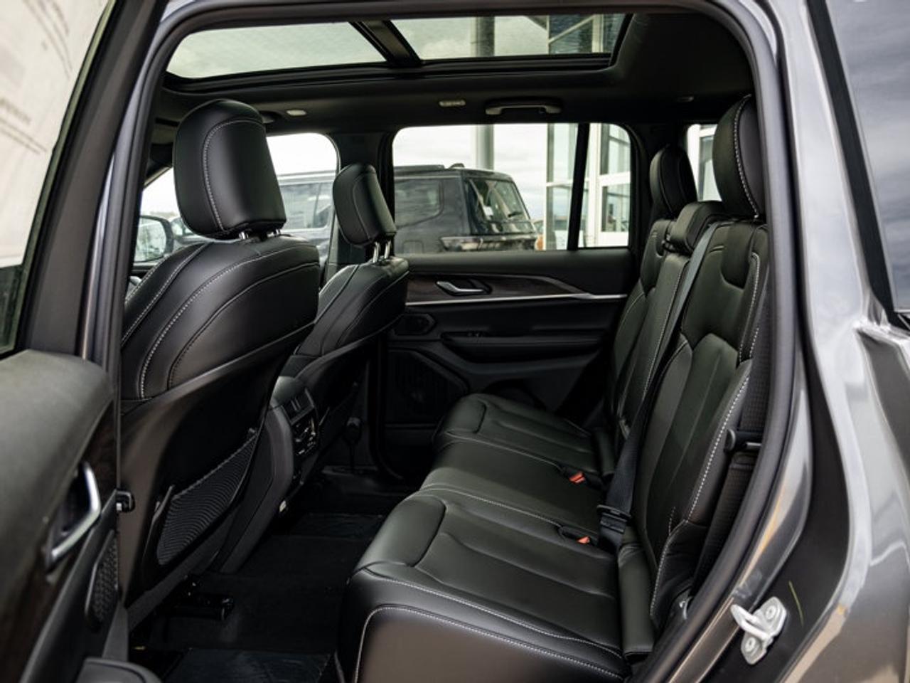 2026 Jeep Grand Cherokee Altitude Photo