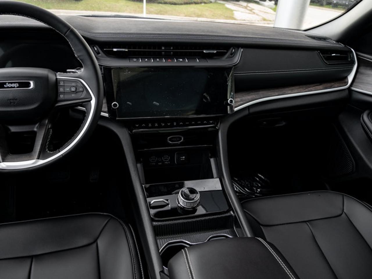 2026 Jeep Grand Cherokee Altitude Photo