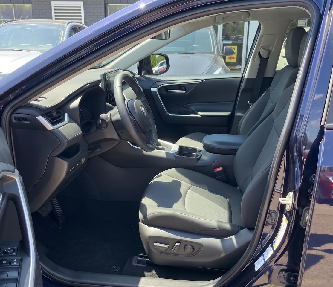 2020 Toyota RAV4 XLE / NO ACCIDENTS / SUNROOF / AWD / BLINDSPOT Photo