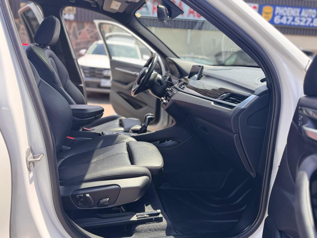 2018 BMW X1 AUTO NAV BLUETOOTH B-CAMERA PANARAMIC ROOF SAFTY Photo