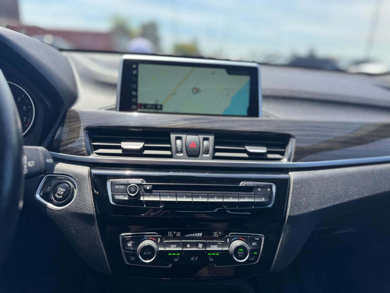 2018 BMW X1 AUTO NAV BLUETOOTH B-CAMERA PANARAMIC ROOF SAFTY Photo