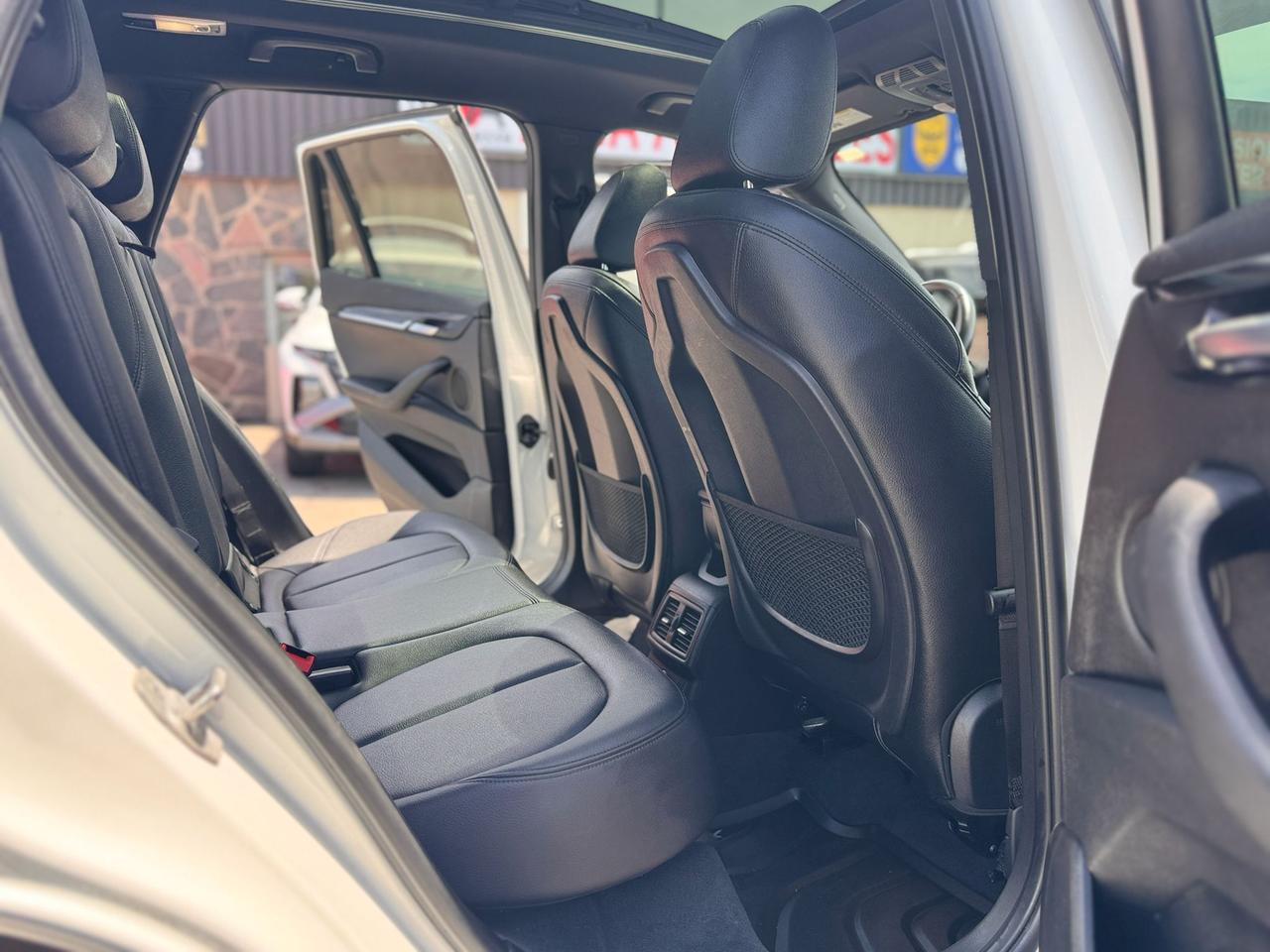 2018 BMW X1 AUTO NAV BLUETOOTH B-CAMERA PANARAMIC ROOF SAFTY Photo