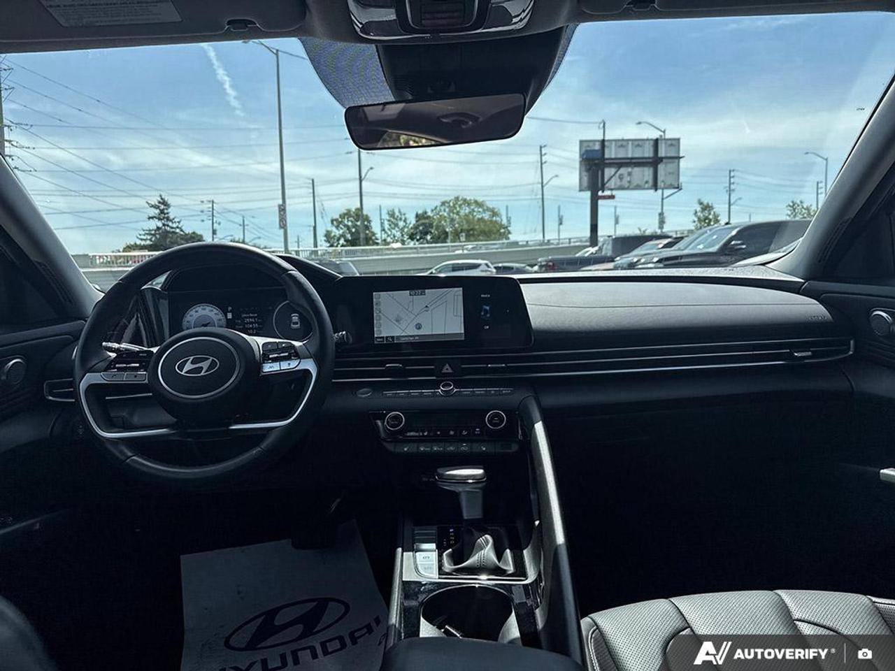 2025 Hyundai Elantra LUXURY / NO ACCIDENTS / LEATHER / ROOF / NAV Photo