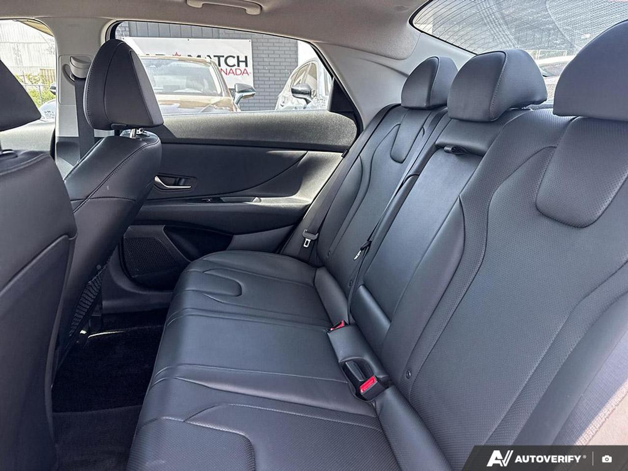 2025 Hyundai Elantra LUXURY / NO ACCIDENTS / LEATHER / ROOF / NAV Photo