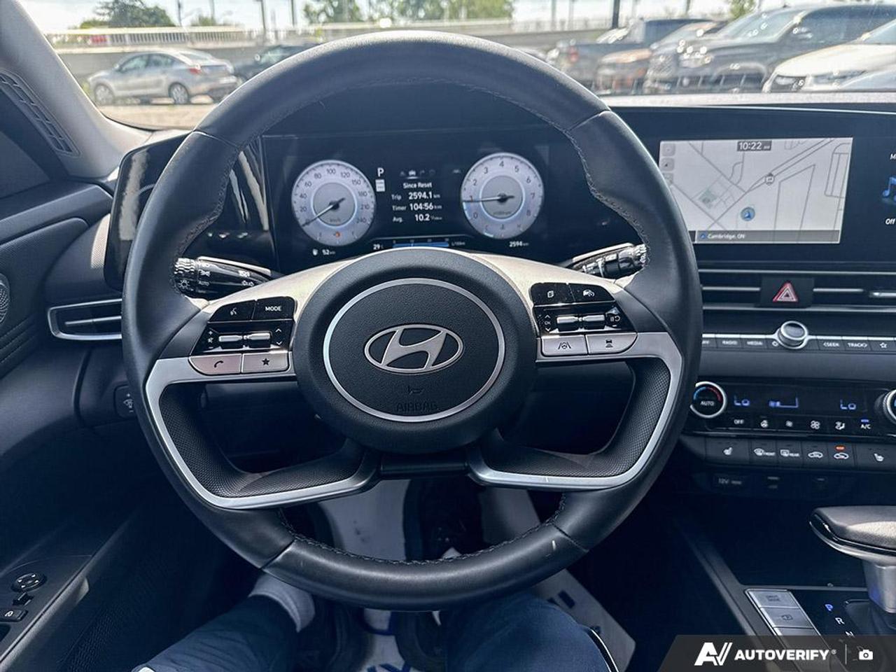 2025 Hyundai Elantra LUXURY / NO ACCIDENTS / LEATHER / ROOF / NAV Photo
