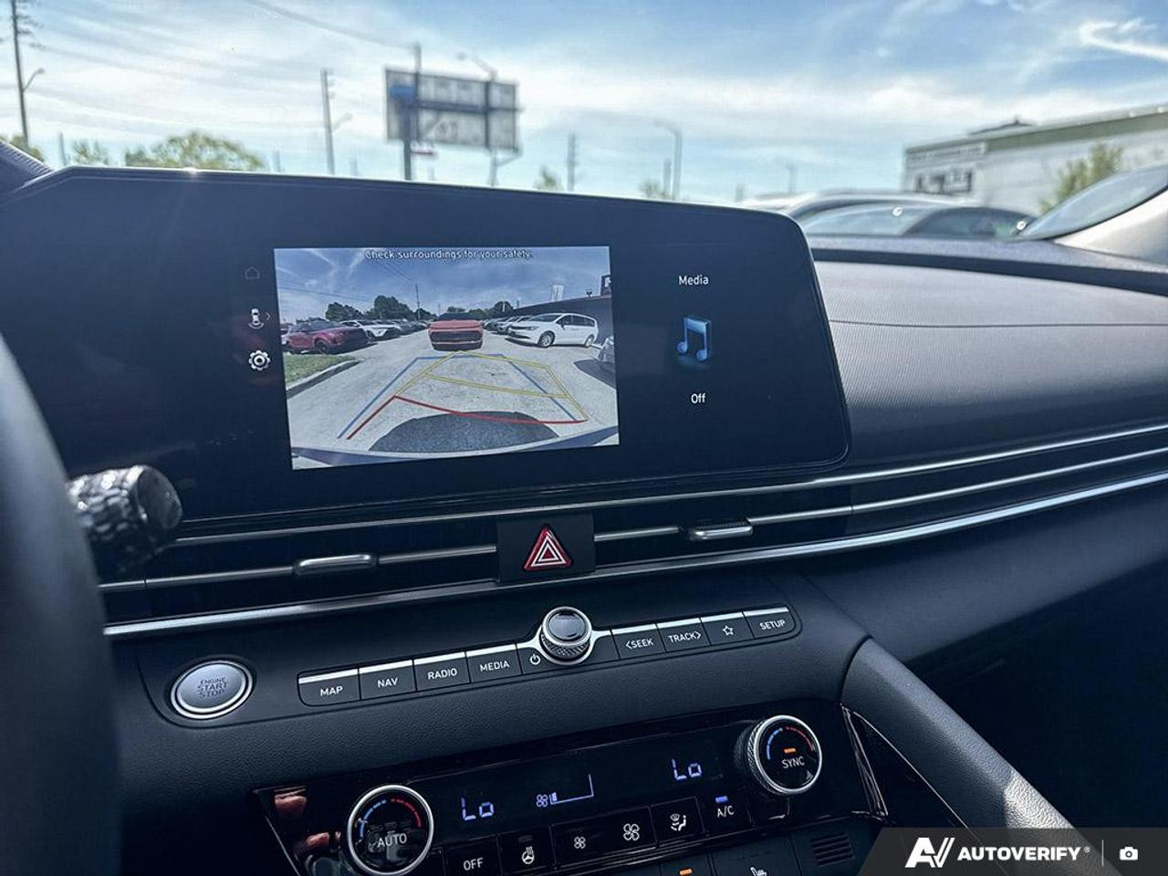 2025 Hyundai Elantra LUXURY / NO ACCIDENTS / LEATHER / ROOF / NAV Photo
