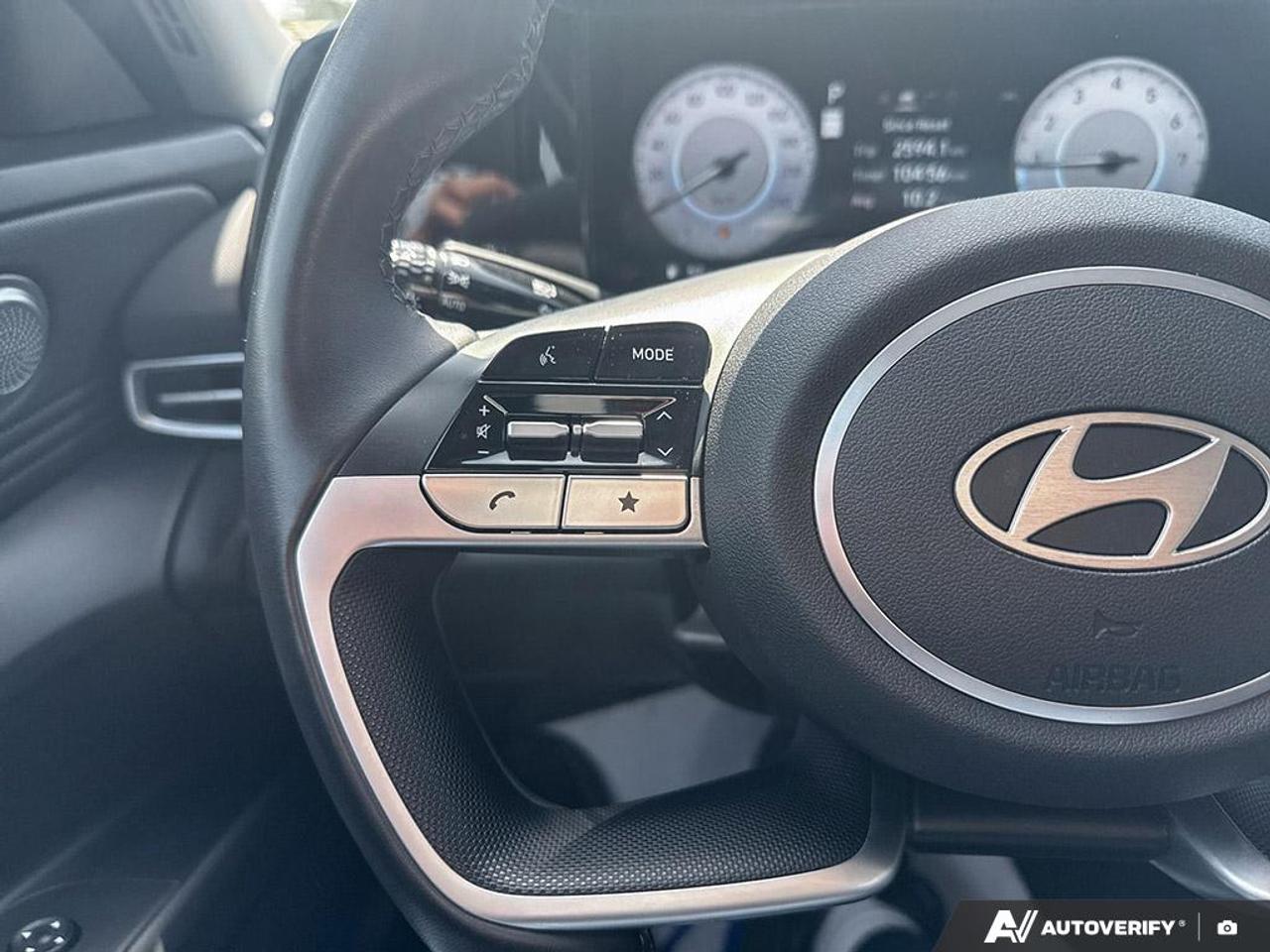 2025 Hyundai Elantra LUXURY / NO ACCIDENTS / LEATHER / ROOF / NAV Photo