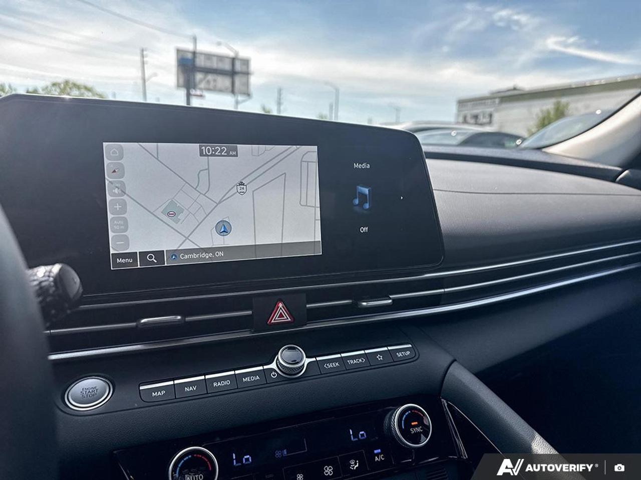 2025 Hyundai Elantra LUXURY / NO ACCIDENTS / LEATHER / ROOF / NAV Photo