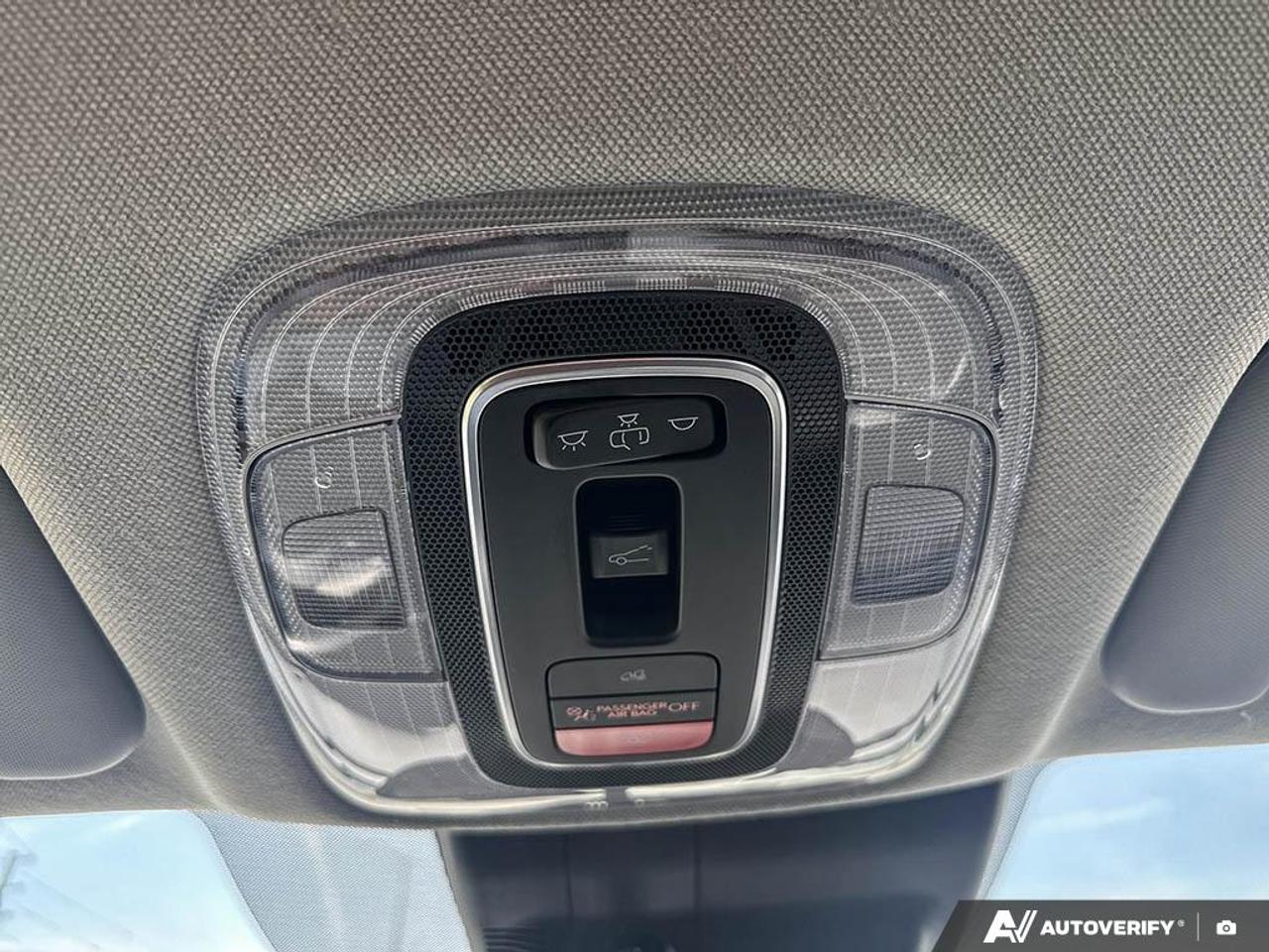 2025 Hyundai Elantra LUXURY / NO ACCIDENTS / LEATHER / ROOF / NAV Photo