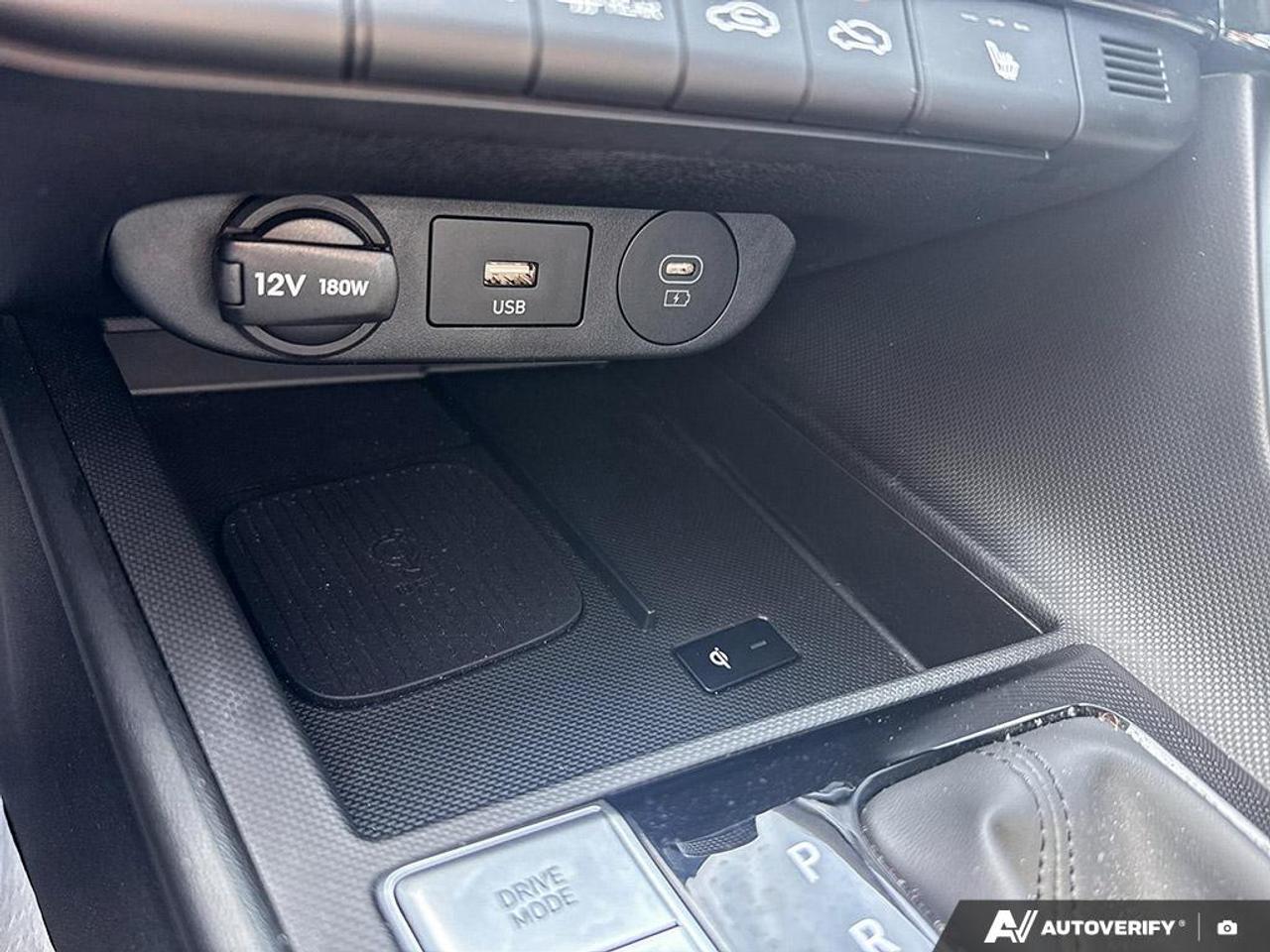 2025 Hyundai Elantra LUXURY / NO ACCIDENTS / LEATHER / ROOF / NAV Photo