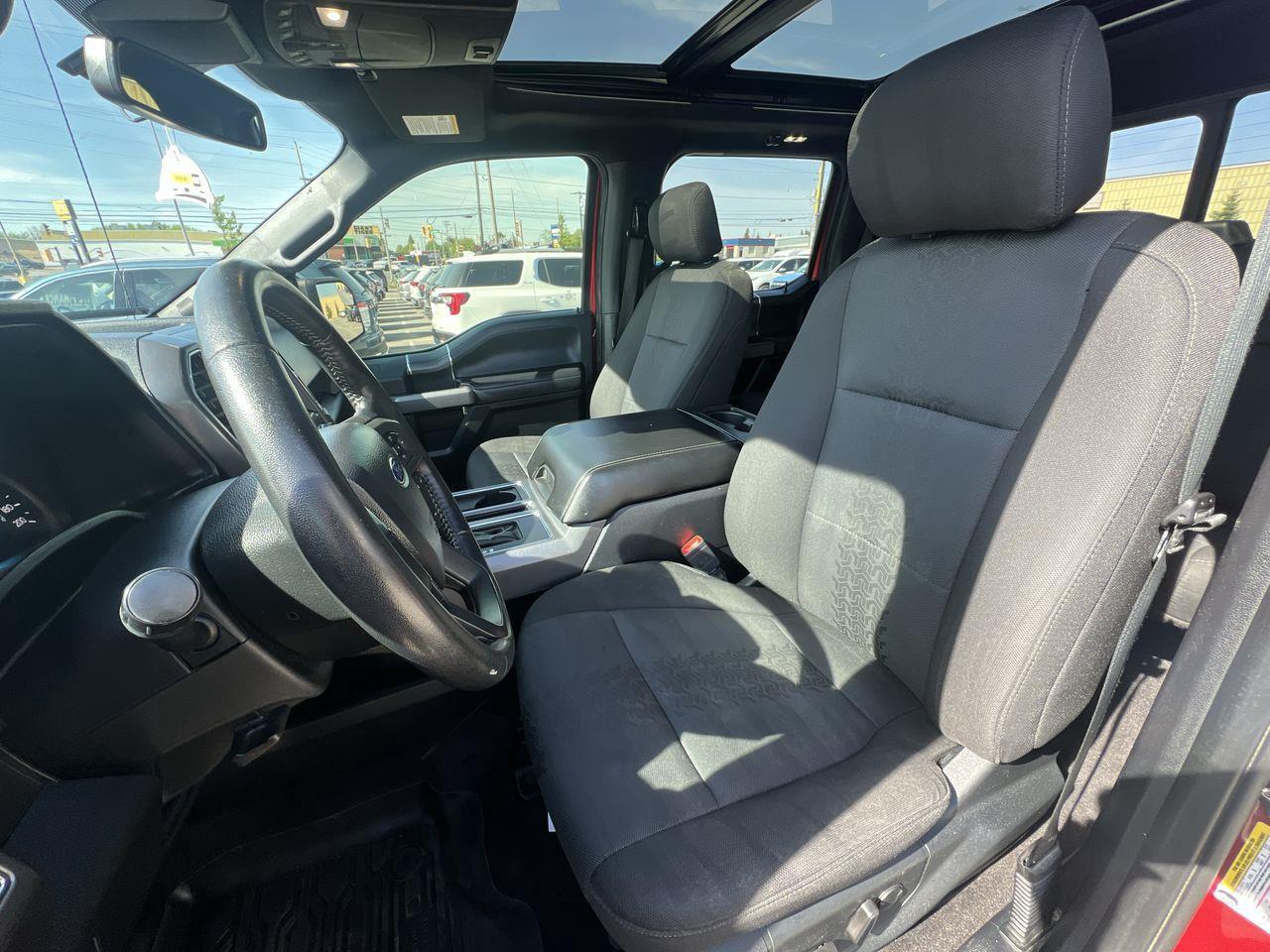 2020 Ford F-150 XLT 4X4, MOONROOF, SIRIUS XM, NAV, BACK UP CAM, HEATED SEATS, POWER SEATS!! Photo