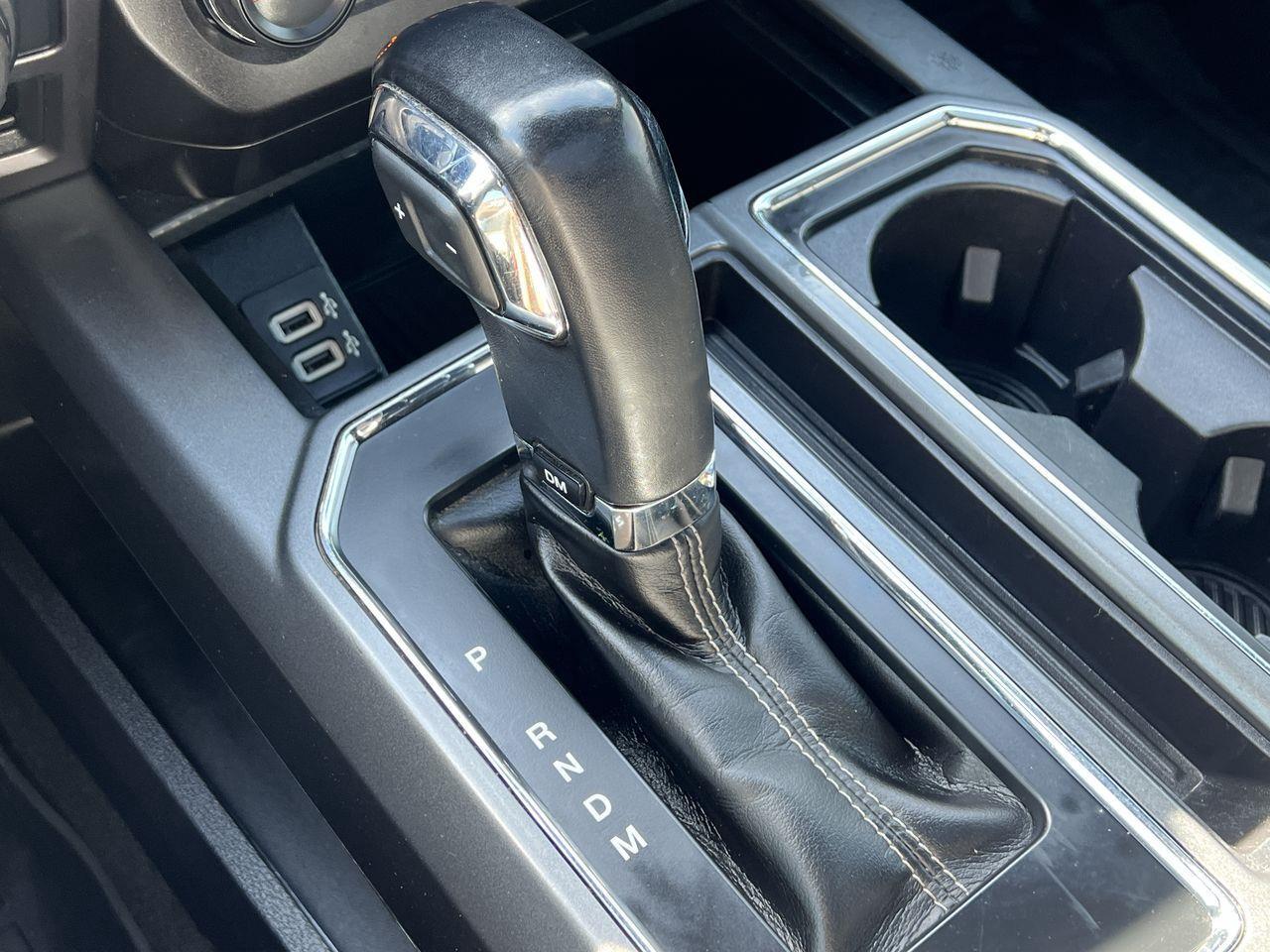 2020 Ford F-150 XLT 4X4, MOONROOF, SIRIUS XM, NAV, BACK UP CAM, HEATED SEATS, POWER SEATS!! Photo