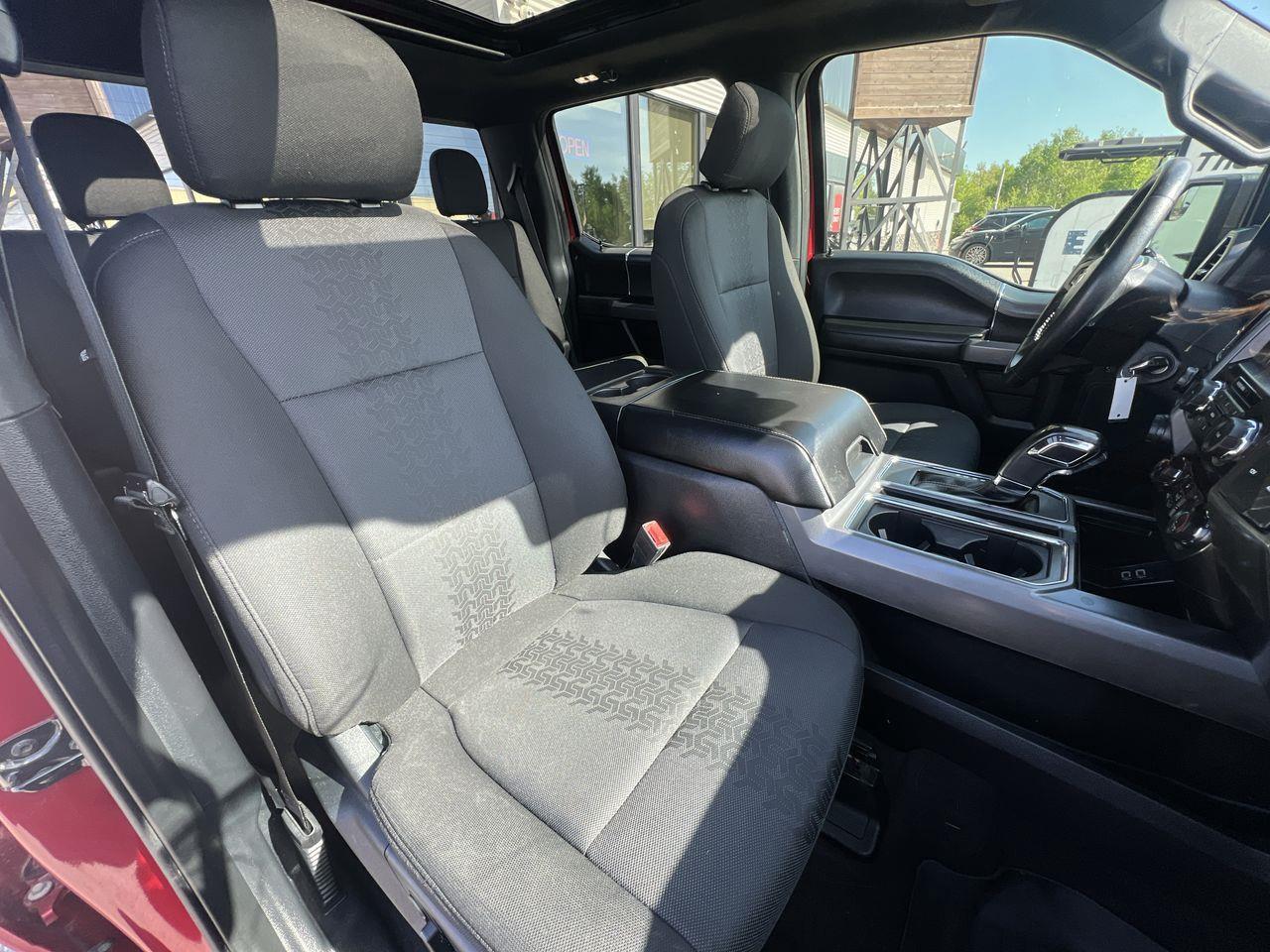 2020 Ford F-150 XLT 4X4, MOONROOF, SIRIUS XM, NAV, BACK UP CAM, HEATED SEATS, POWER SEATS!! Photo