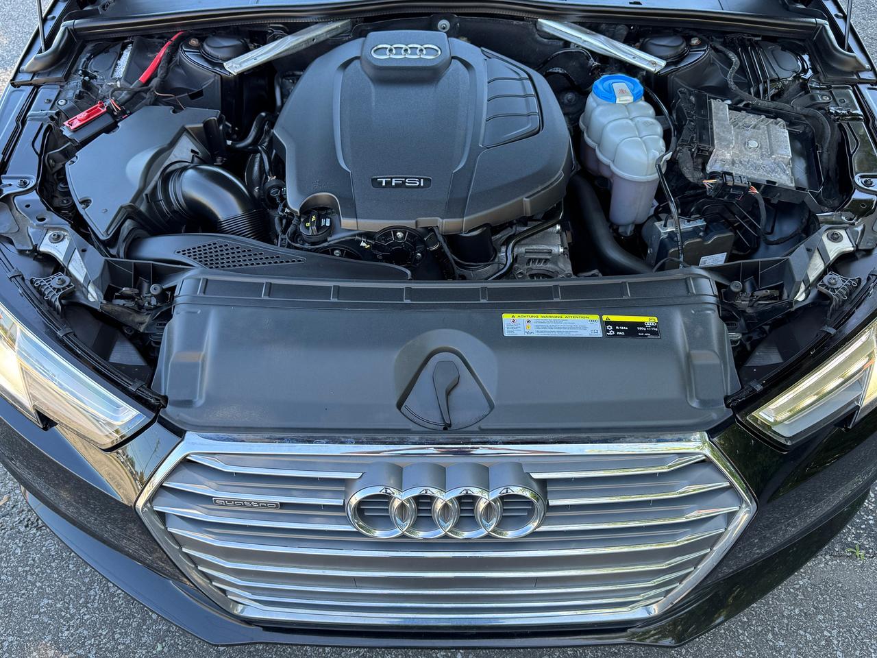2017 Audi A4 Komfort Quattro TFSI+CLEAN CARFAX Photo