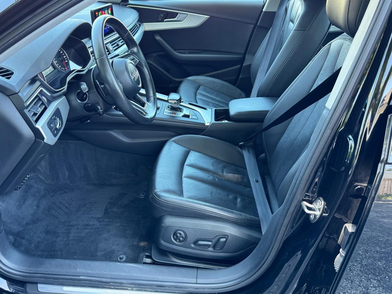 2017 Audi A4 Komfort Quattro TFSI+CLEAN CARFAX Photo
