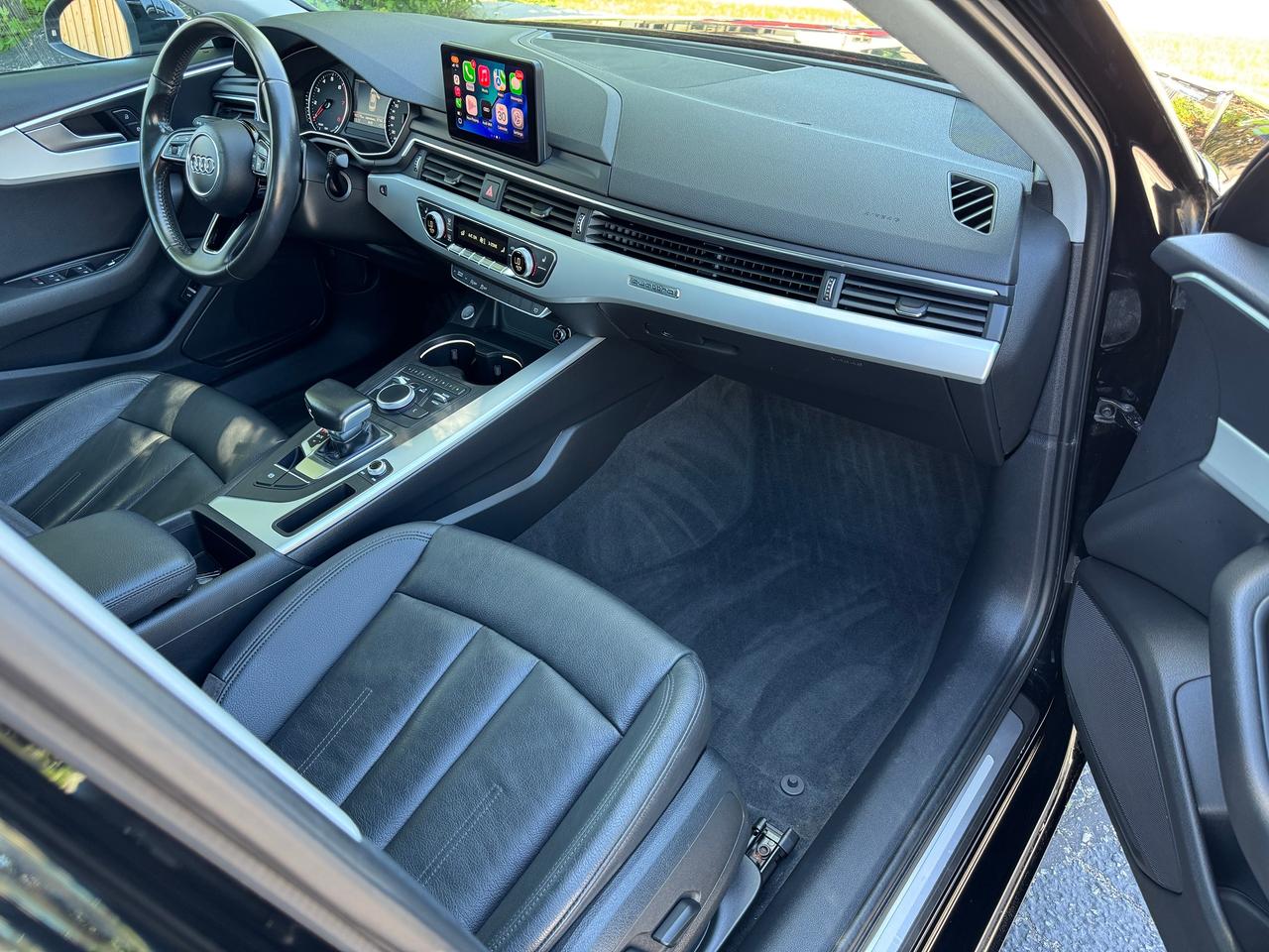 2017 Audi A4 Komfort Quattro TFSI+CLEAN CARFAX Photo