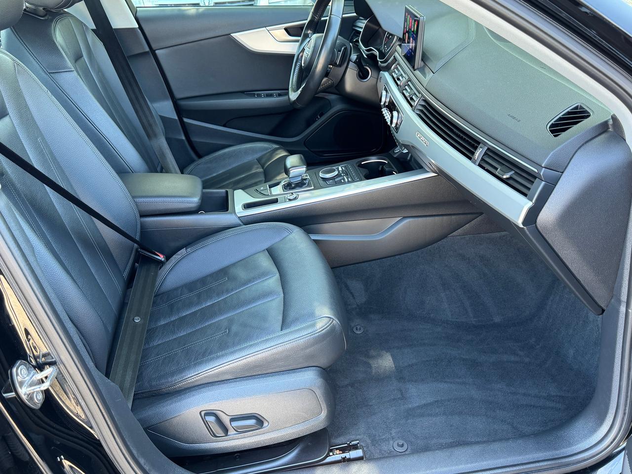 2017 Audi A4 Komfort Quattro TFSI+CLEAN CARFAX Photo