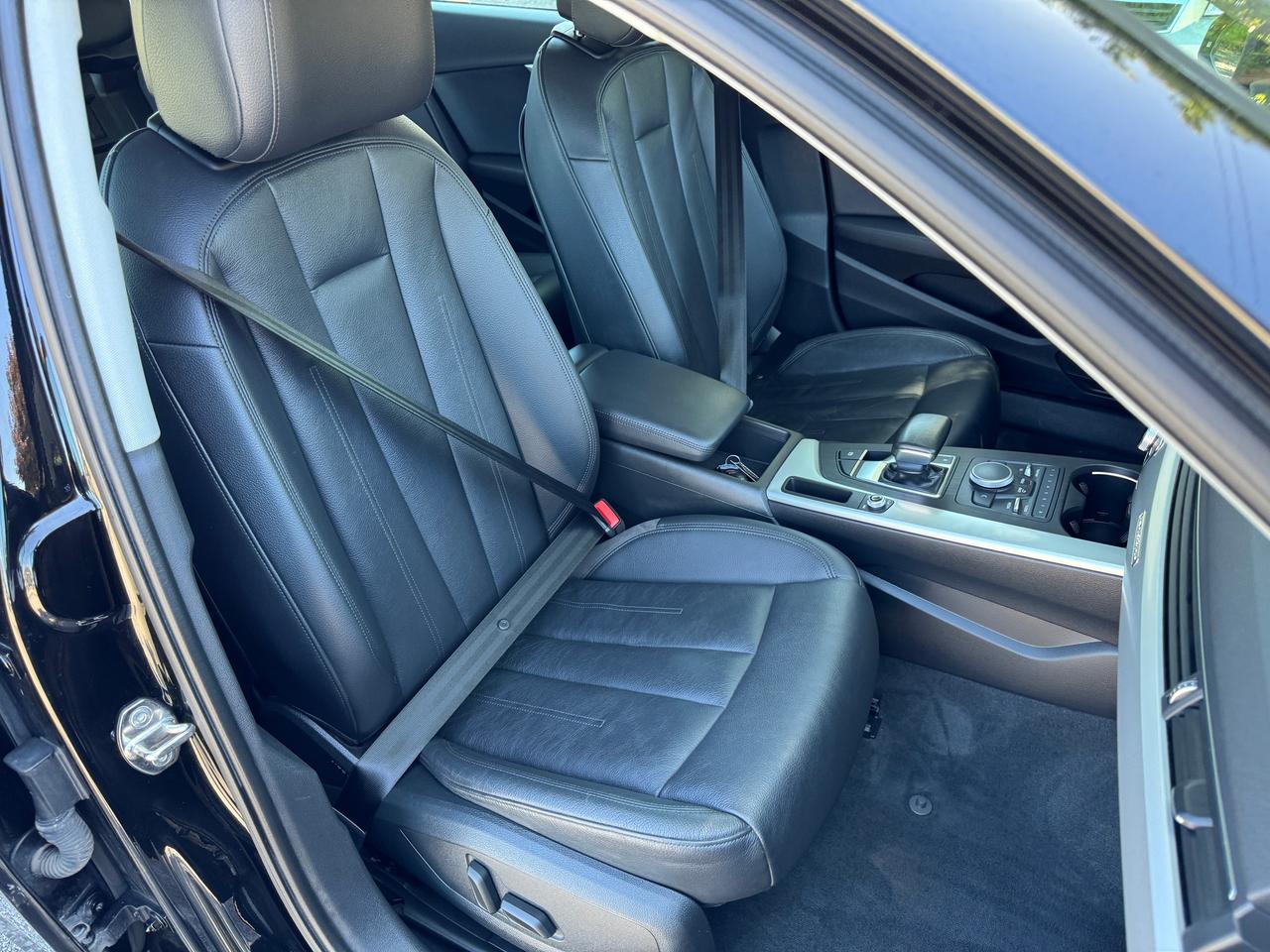 2017 Audi A4 Komfort Quattro TFSI+CLEAN CARFAX Photo
